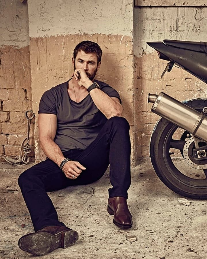 CHRIS HEMSWORTH fan tweet media