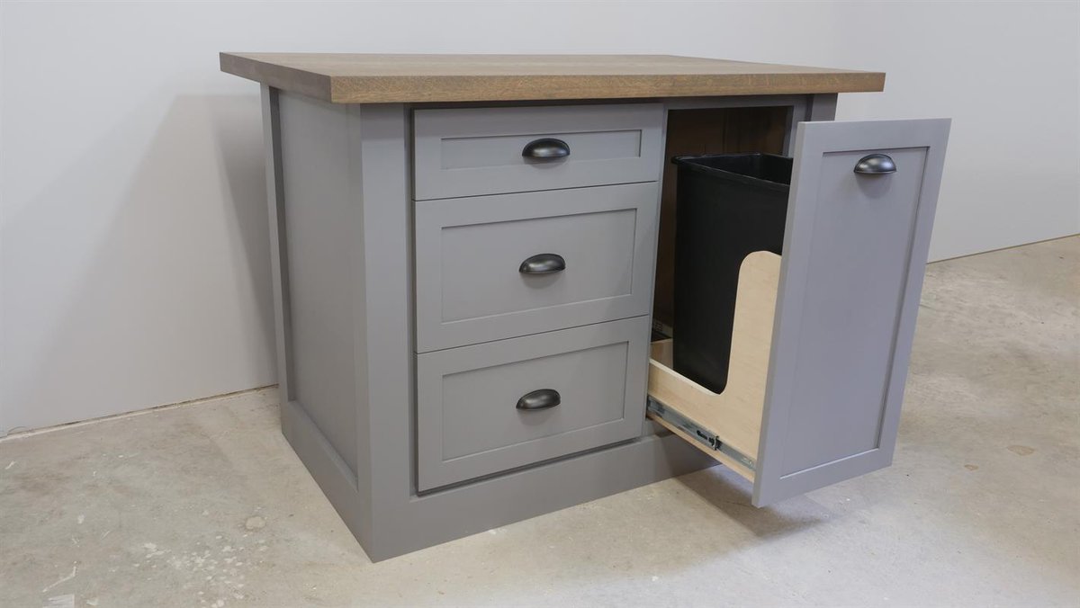 #DIY kitchen island with pull-out trash storage: bit.ly/2MNpvqa