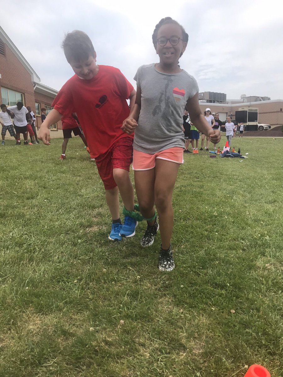 We had an incredible day orchestrated by the fantastic <a href="/CourseyJen/">Jen Coursey</a> <a href="/302_poindexter/">Mark poindexter</a> &amp; <a href="/safritsgym/">Kenneth Safrit</a>!!! Thank you for your countless hours of hard work to make Friday so great!!! We loved every minute of our field day!! #wilburinspired