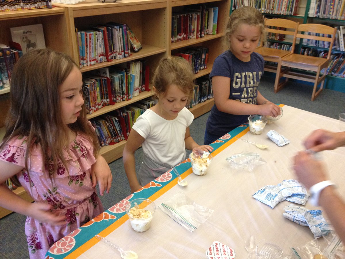 LibrarySCES's tweet photo. #SunapeeCentral @SSgrade1 so much fun celebrating Oceans! Ocean snacks, Ocean coloring, Ocean books, Coral Reef on the computers, shucking oysters for pearls and examining live lobsters! https://t.co/XcYioHf0Q1