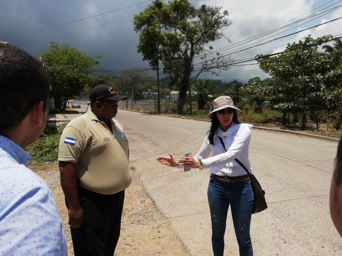 FTAtlantida's tweet photo. Junto a @Insep2017 e @INVESTHonduras haciendo un diagnóstico para la continuación de #Calle8 con el fin de descongestionar el acceso a la ciudad.

¡Este es un punto vital para el desarrollo económico y turístico de #LaCeiba! #FTAtlántida https://t.co/HO2bSf5TUP
