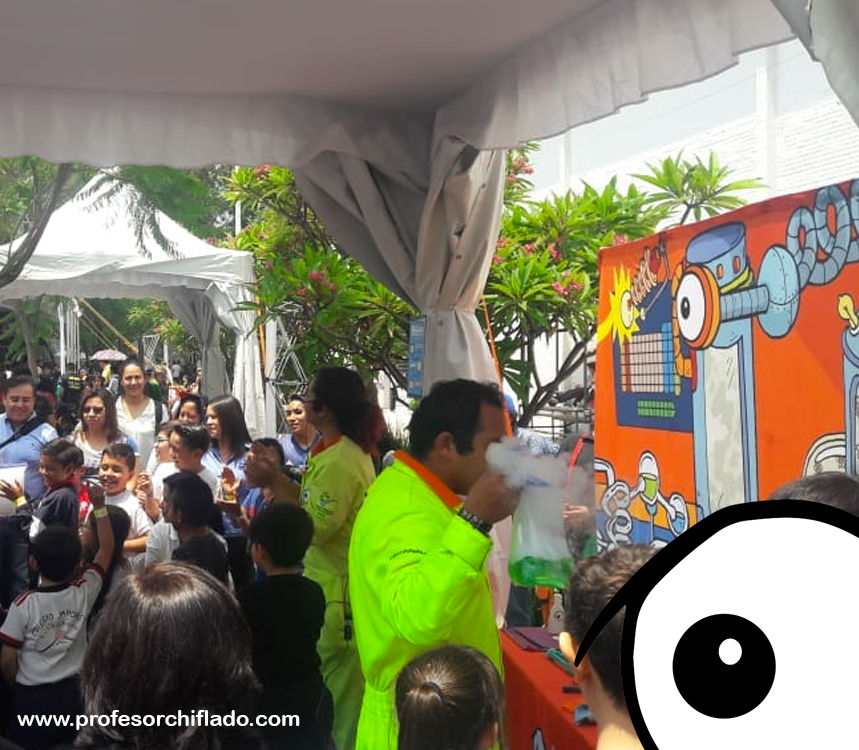 ProfChiflado's tweet photo. #Chifladines les compartimos un poco de nuestra experiencia en #RobotiXFaire2019 ¡Estuvo increíble! 😁 https://t.co/qC63O4YRvf