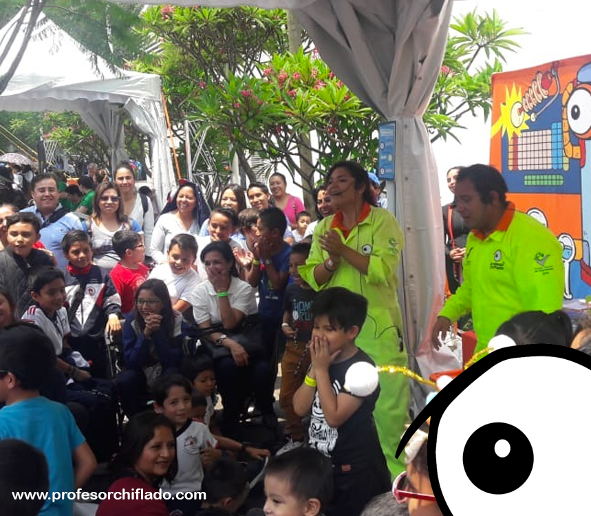 ProfChiflado's tweet photo. #Chifladines les compartimos un poco de nuestra experiencia en #RobotiXFaire2019 ¡Estuvo increíble! 😁 https://t.co/qC63O4YRvf