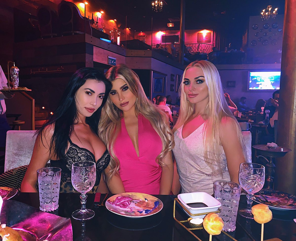 ChloeMOthen's tweet photo. Dinner with my beauties #worldnexttopmodel #lebanon #beautyqueens 💕 https://t.co/qo38a1EKJ4