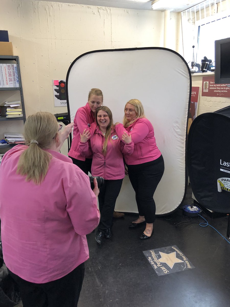 ant_willets's tweet image. Portraits course hits South Wales 🏴󠁧󠁢󠁷󠁬󠁳󠁿 another good day training about asking the question and downselling #portraits @AJackson1118 @JayBieeX @AsaThomas8