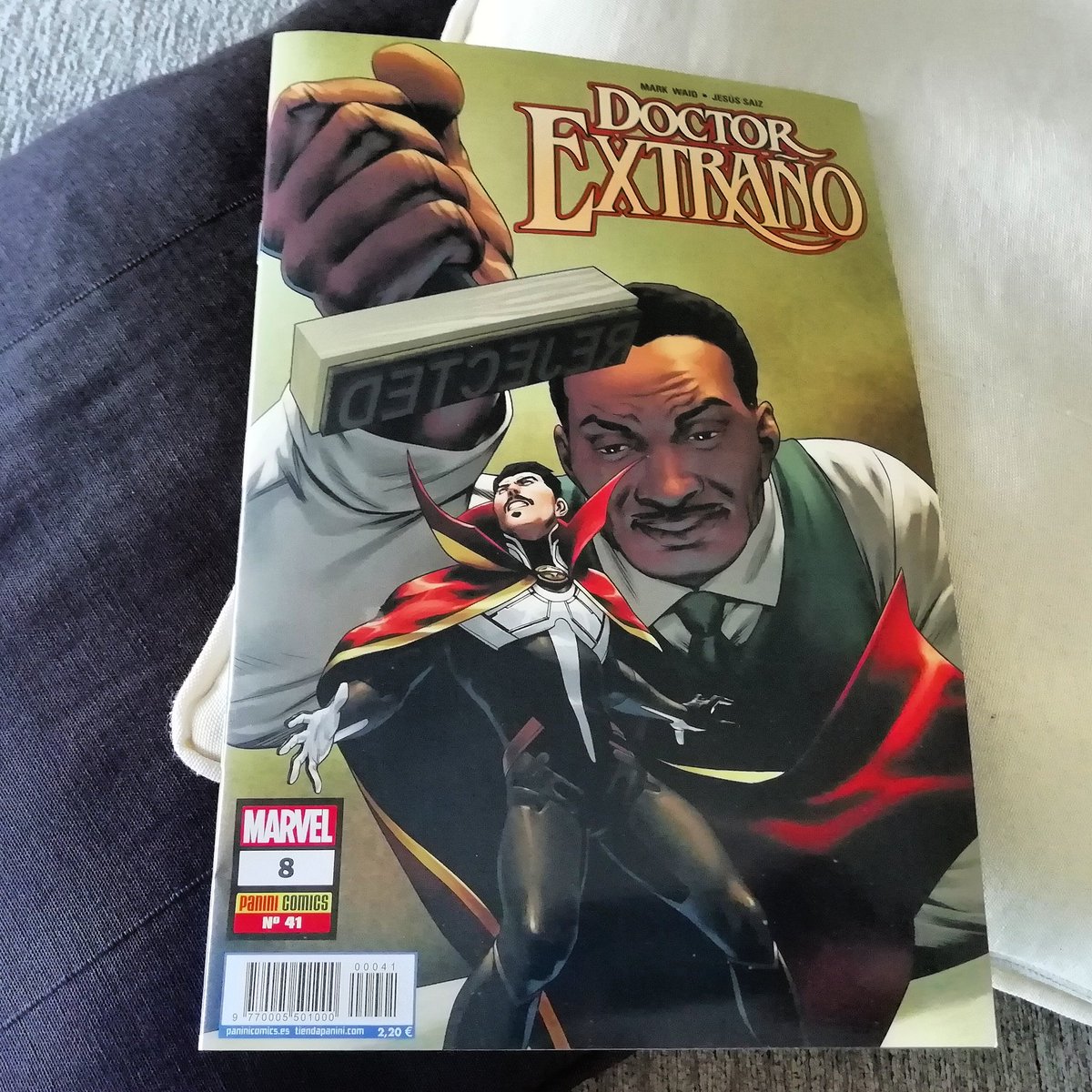 sugurufillmeu's tweet photo. Grapa recomendada!⬇️⬇️
#DoctorExtrano 
#Paninicómics Nº 41
#MarkWaid y #JesúsSaiz
Resolviendo la aventura de nuestro doctor favorito contra #Dormammu y los demonios de Faltine y viendo las consecuencias de la "transgresión" de utilizar magia alienígena. 
https://t.co/ZRd8HO3vOf https://t.co/bwEejgzobE