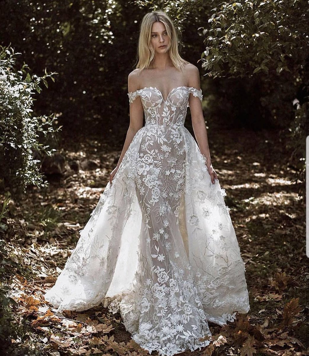 Brides_Ave's tweet photo. Para este 2020, la segunda falda estilo cauda será uno de los elementos más inspiradores para los vestidos de novia.

Hermosos, ¿no? 👰😍

#Puebla #Bodas #Novias https://t.co/WD4kZfHp3j