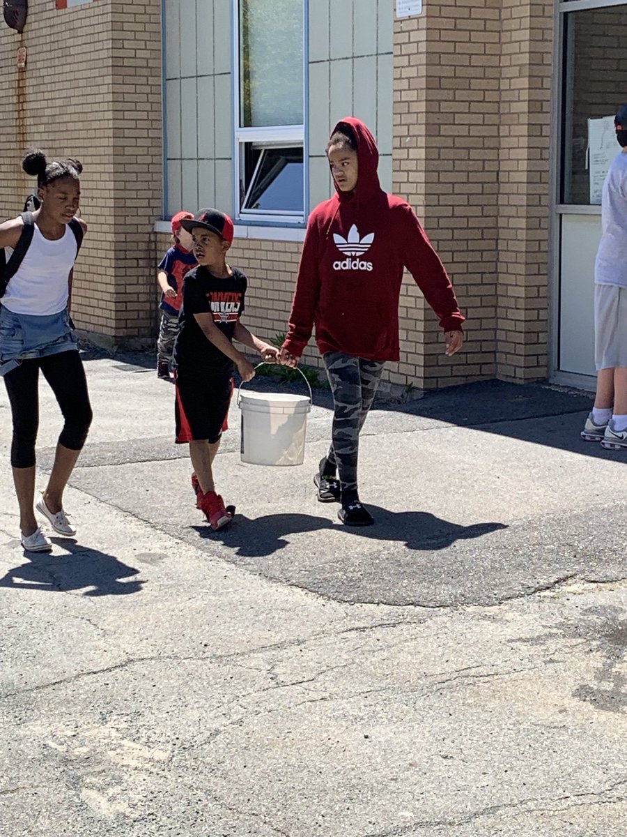 JohnMacNeil42's tweet image. Annual #walkforwater raising money to ensure others have access to clean drinking water. @HRCE_NS #seewhatiamlearning