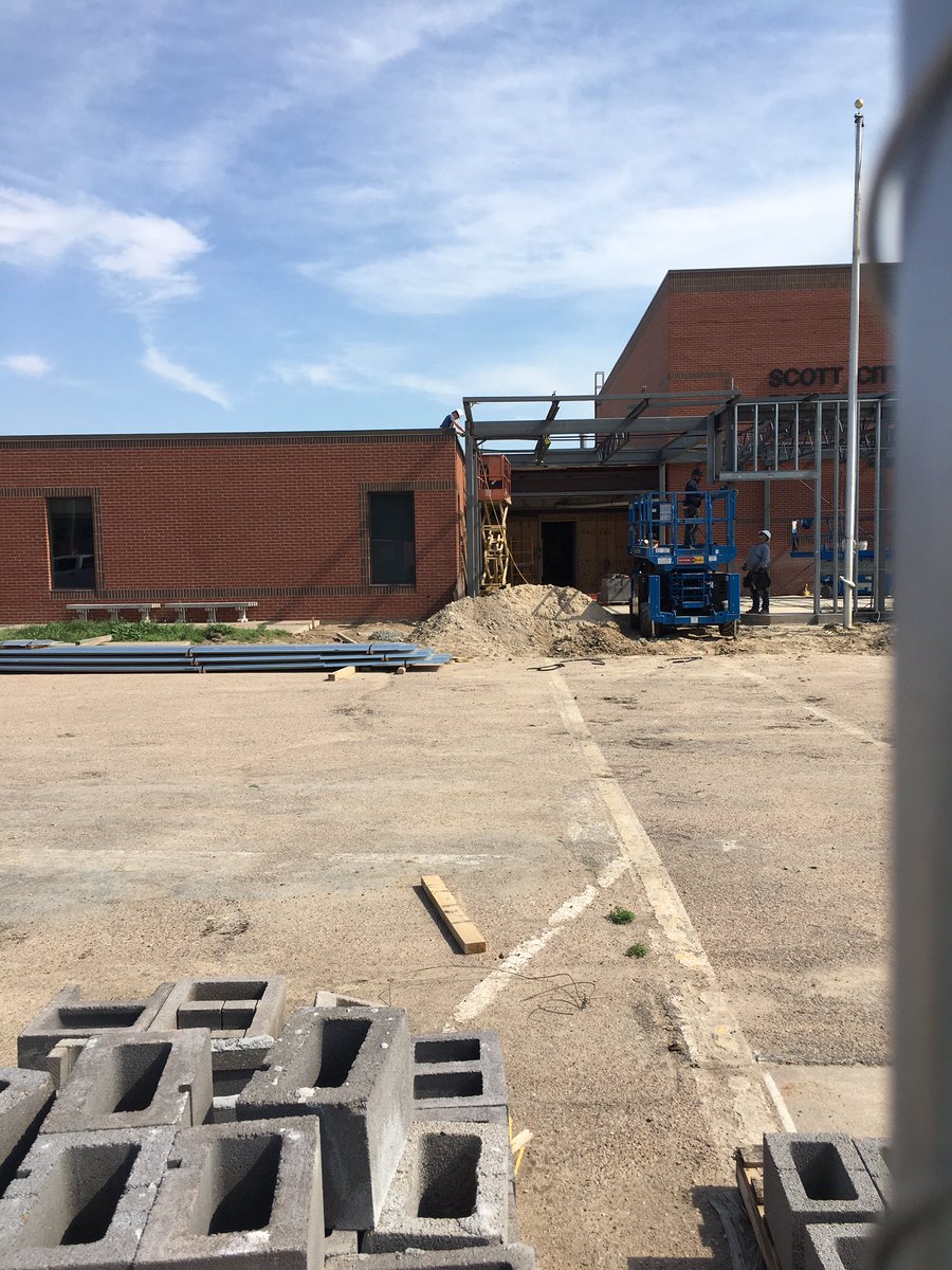sces466's tweet photo. Great progress at the elementary school. We even have some classes with carpet and new paint! #usd466 #sces https://t.co/cqaHhBuANy