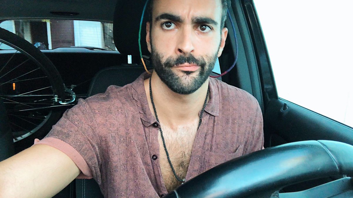 mengonimarco's tweet photo. 10 anni che passano leggeri come piuma, 30 anni che un lampo gli fa un baffo, 50 platini che invece pesano perché mi ricordano quanto avete camminato e state ancora camminando al fianco della mia musica, delle mie idee e delle piccole e grandi rivoluzioni.
#Mengoni50Platino https://t.co/OCDSloyXLz