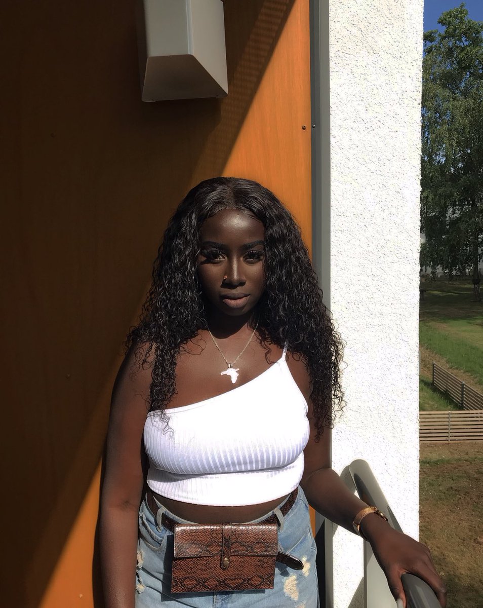 ”Black woman skin smooth
Well she no bleach, she no burn up🔥”