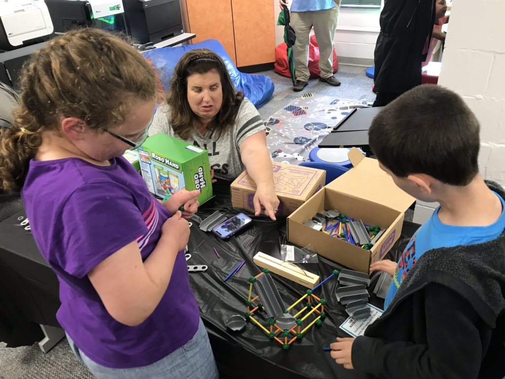 Whiting School STEAM Lab Open House! Thank you <a href="/MTEF4Kids/">Manchester Twp Educational Foundation</a> for your generous grant donation that has allowed our students to learn through all of these exciting materials. @MTSDCurriculum <a href="/WhitingWildcats/">Evelyn Swift</a> @mrsjamvelazquez