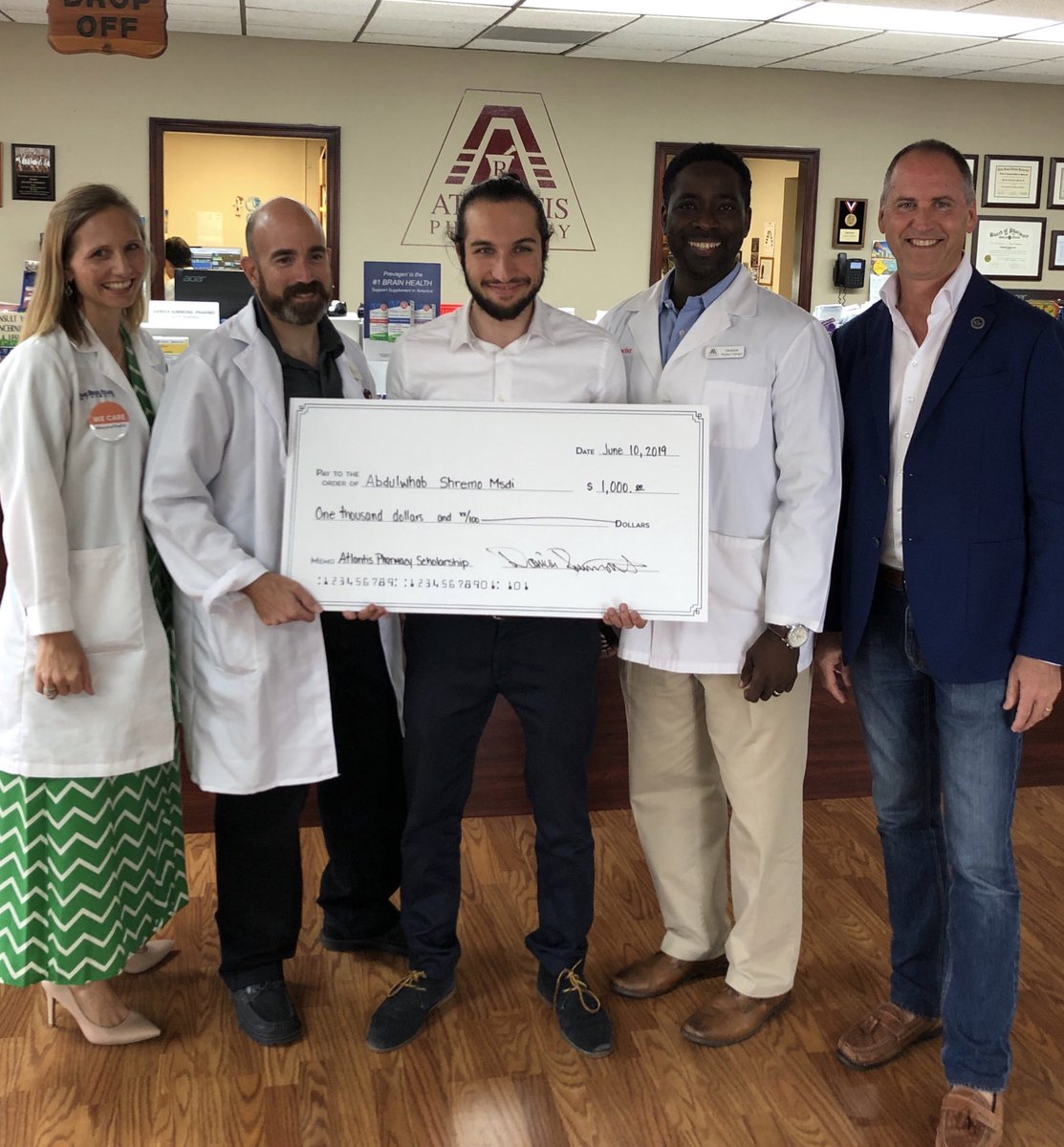 DrJeffLewis's tweet photo. Grateful for the innovative and generous support of Dr Damien Simmons/Atlantis Pharmacy towards the ⁦@PBAUniversity⁩ Gregory School of Pharmacy - establishing a new student scholarship! #payitforward https://t.co/KbIQqpeXId