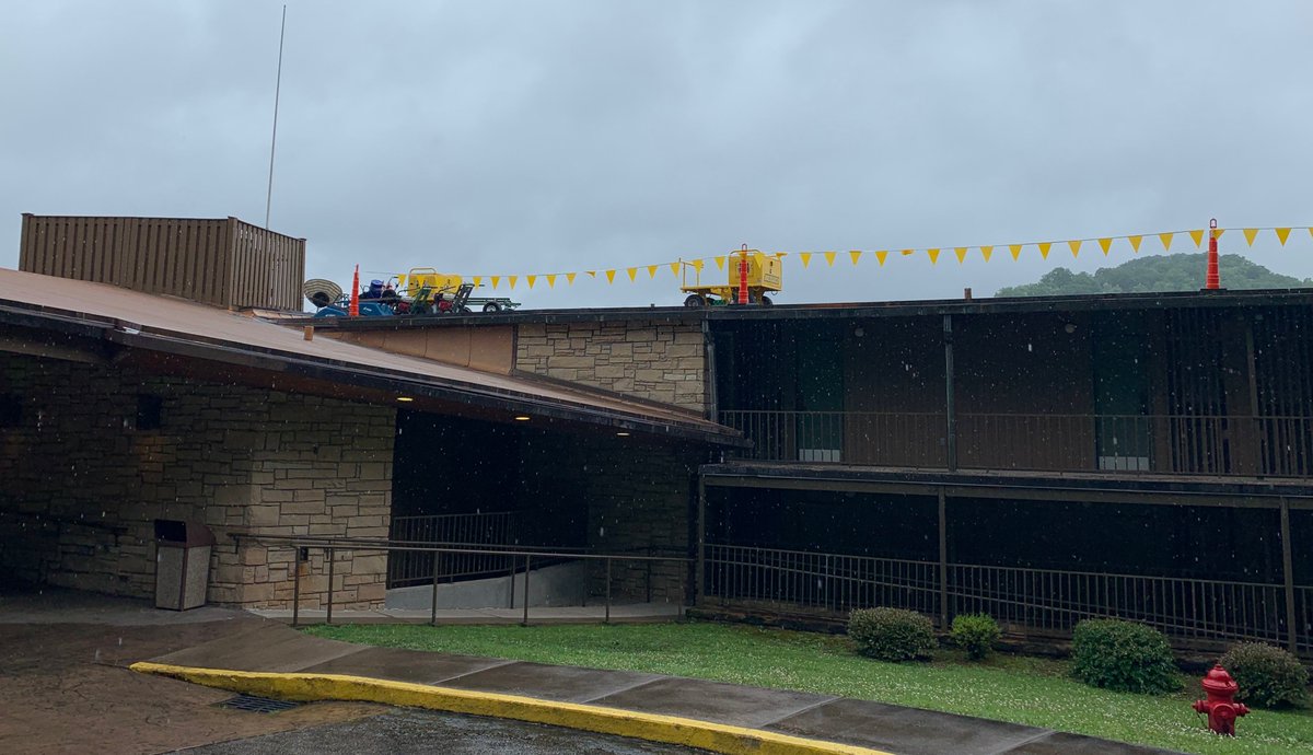 KYStateParks's tweet photo. Work has started on replacing roof at Buckhorn Lake State Resort Park lodge. Part of phase II of Refreshing the Finest for Kentucky State Parks! #kystateparks #refreshingthefinest https://t.co/n3HyydwSzc