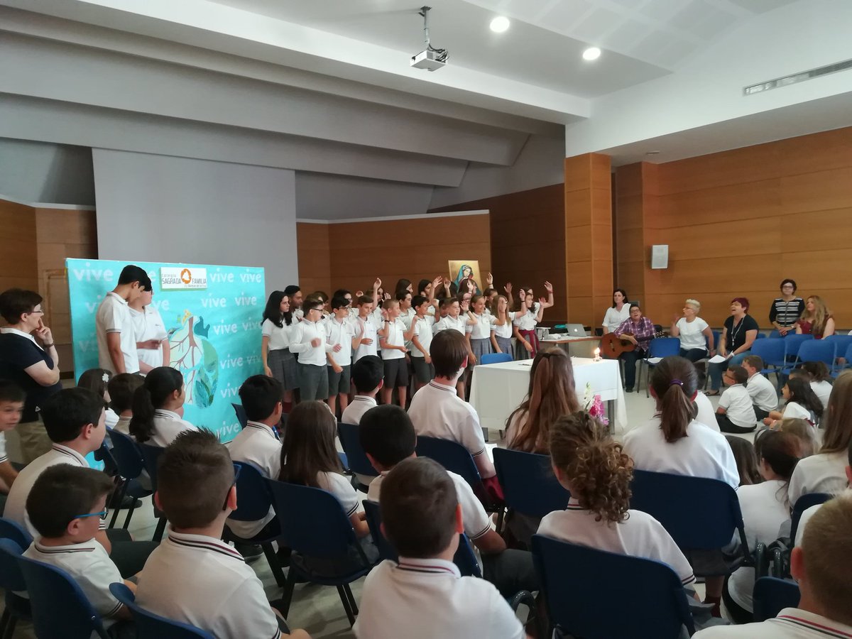 cole_sagrada's tweet photo. Este matí hem celebrat l'eucaristia de final de curs donant gràcies per les coses viscudes i totes les persones que ens han acompanyat ♥️ @RuizCliment @nandis_ma @AngelSAFAM @ClariCristina @mjcanetgadea74 @neuetes6 @mercedes_s_ @puri310868 @MaAlicia12 @begogras @BernardoyMarta https://t.co/Qtt9eNSv26