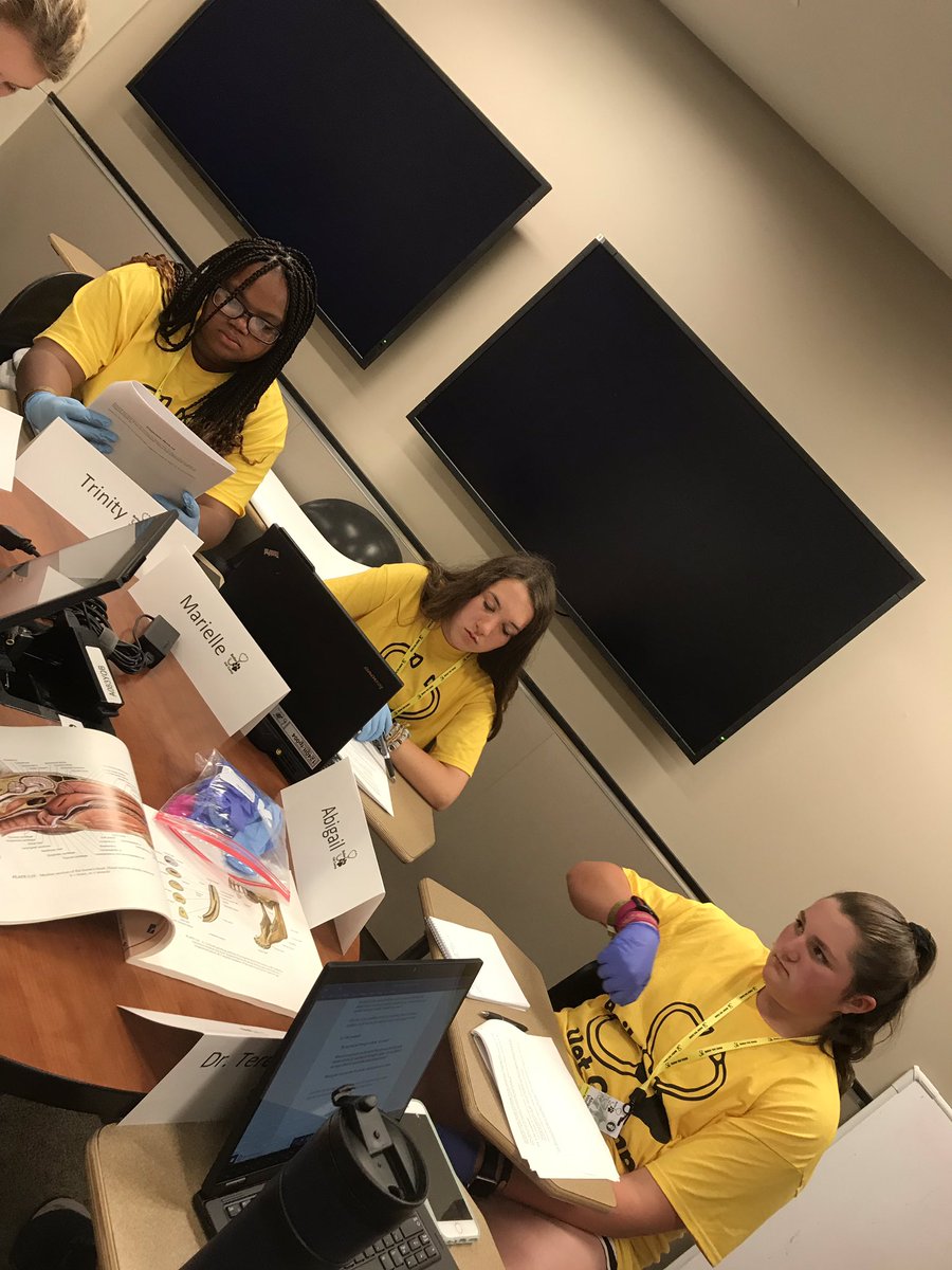 BoilerVetCamp's tweet photo. Working hard on solving our “Follow the Clues” case #Teampig #PUCVM #jrBVC https://t.co/M3o5hRxrzg
