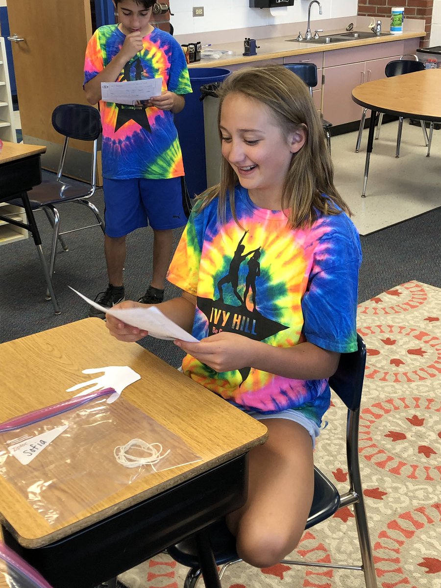 hansenclass5's tweet photo. Opening our time capsules from the first day of school. So fun to see how much they’ve changed! #IvyHillLeague https://t.co/JrB2mVwUQp
