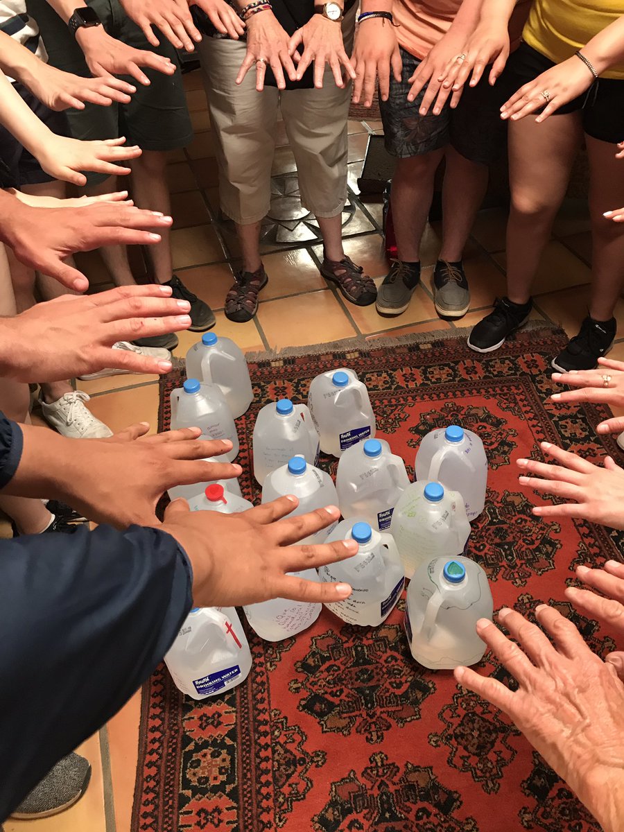 brostcsv's tweet photo. #pilgrimagenogales2019 Day 4: dialogue with Shura, volunteer w/https://t.co/bRWIw2So3D, about stories of those who cross the desert in desperation-stories told by the items they lose there. The morning ends as we donate, sign and bless water jugs Shura &amp; friends will leave there. https://t.co/P4BVFFTewD