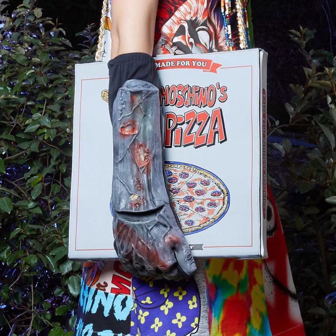 Moschino Milano S/S20 pizza box handbag ??? ITSJEREMYSCOTT Moschino ...