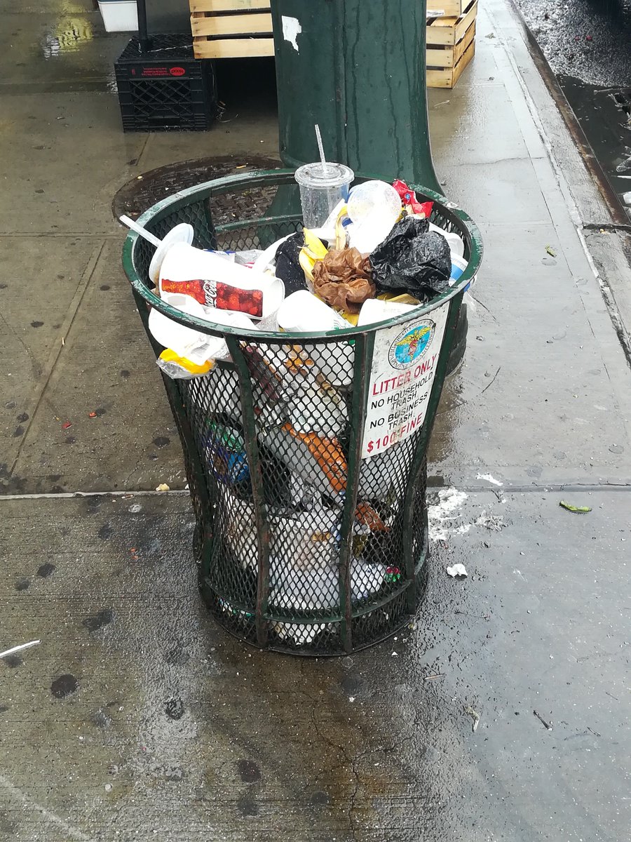125thstreetbid's tweet photo. Not empty enough for 125th #Beautify125WithHarlem #CB10 #NYCSBS #Sanitation #NYCSanitation #Sanitary #Street #DontLetStreetVendorsLitter #SeeSomethingSaySomething #Harlem #NYC #BID #WorktokeepyourStreetsCleaned https://t.co/IQE4ZP1Pkg