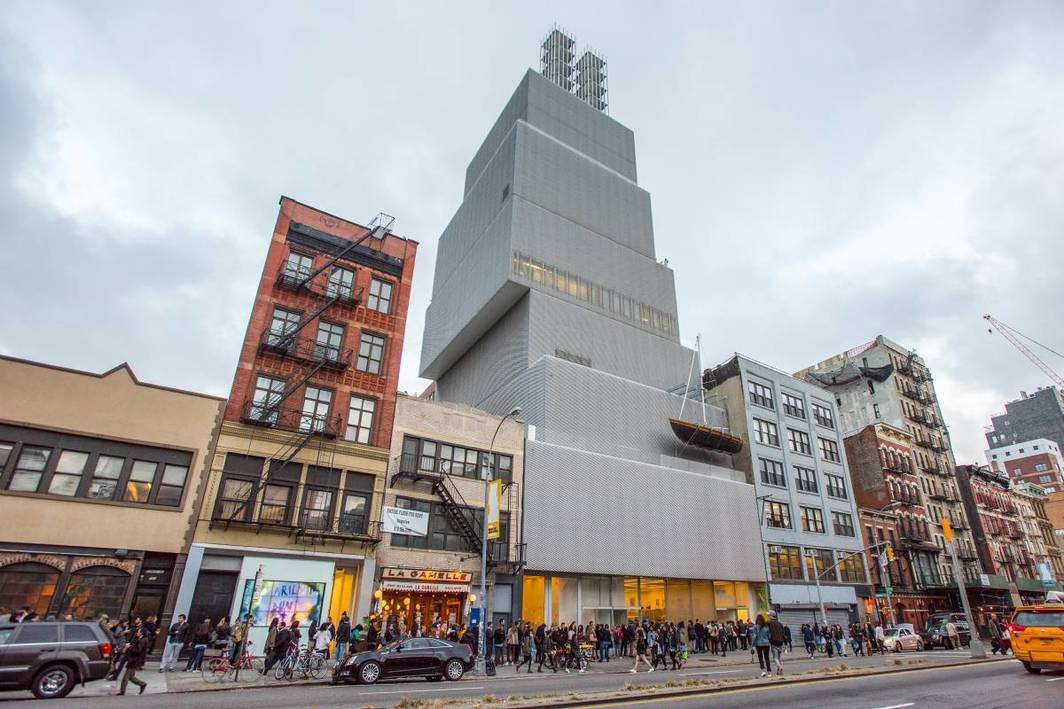 sougwen's tweet photo. Looking forward to sharing a bit of the journey with @BellLabsNokia E.A.T. and #drawingwithdoug @NewMuseum tomorrow afternoon as part of @NewInc's yearly showcase. .
#situatedknowledge #humanrobotcollaboration #donnaharaway #experimentsinartandtechnology https://t.co/KVp1zdbRFI