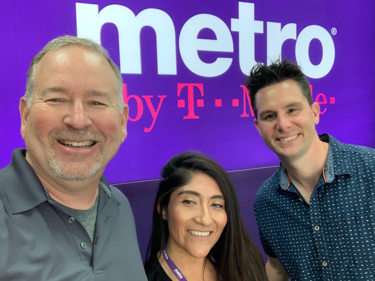 GregHutmacher's tweet photo. Visiting Stephania at one our awesome Magnet Stores!  Love getting out to our stores and hearing directly from our rock star frontline! https://t.co/Uf56kNB5ln