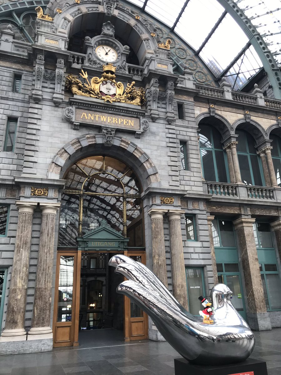 caiyuanle's tweet photo. Day trip to Antwerp with Jiang Yan, eating mussels with chips, and also dropping for Breda for a quick visit~ https://t.co/GfBJWD3yBv