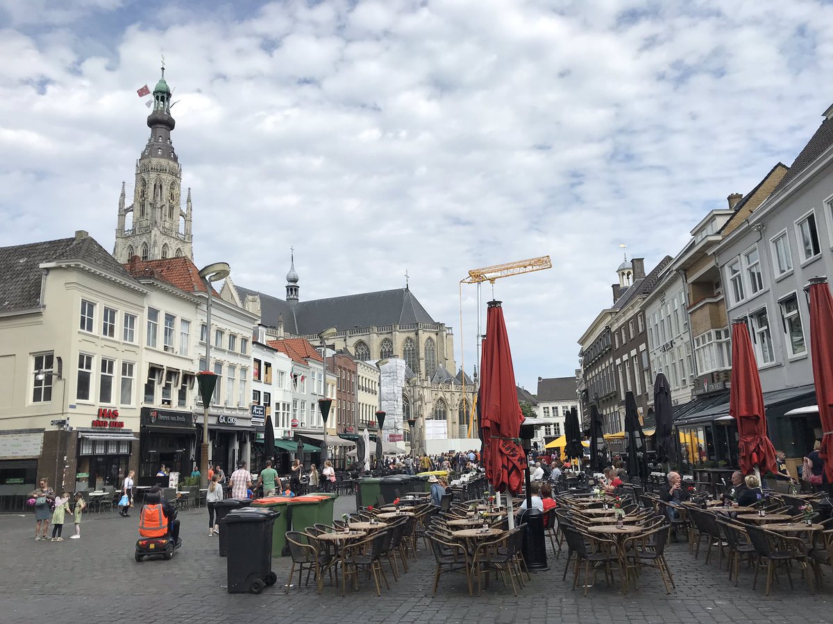 caiyuanle's tweet photo. Day trip to Antwerp with Jiang Yan, eating mussels with chips, and also dropping for Breda for a quick visit~ https://t.co/GfBJWD3yBv
