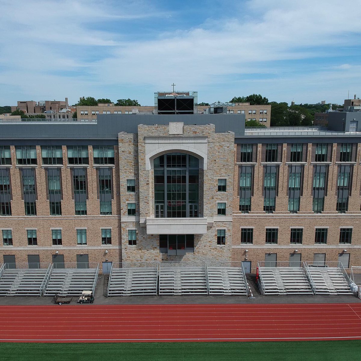 dronepodcast's tweet photo. The DaSilva Memorial Field &amp; D’Angelo Center at St. John’s University, Queens, NYC. 
#stjohnsredstorm #newyorkcity #university #below200’ #drone #aerialvew #aerialphotos #dronephotography #dronepic #aerialphotography #resultswithdrones https://t.co/wCEejCsAil