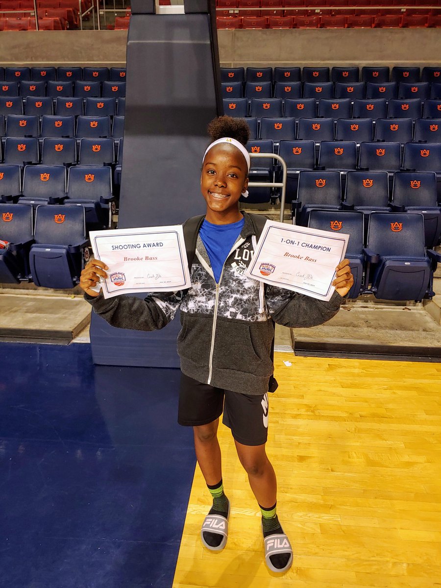 GeneralBrooke's tweet photo. Very successful day @AuburnWBB camp today🏀🏆🥇#1on1Champ #ShootingChamp @HoopCoachGarcia https://t.co/oLidVuMNxV