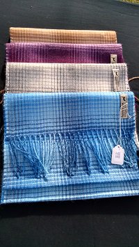 WindrushAlpacas's tweet photo. Alpaca FAQ: Is alpaca fleece like wool? Alpaca fleece is naturally lanolin free and does not have the prickle factor of wool. It is comfortable against your skin, is as soft as cashmere. Who wouldn't want to have alpaca socks, hats and gloves? #windrushalpacas #farmstore https://t.co/OP9ZI6SnV5