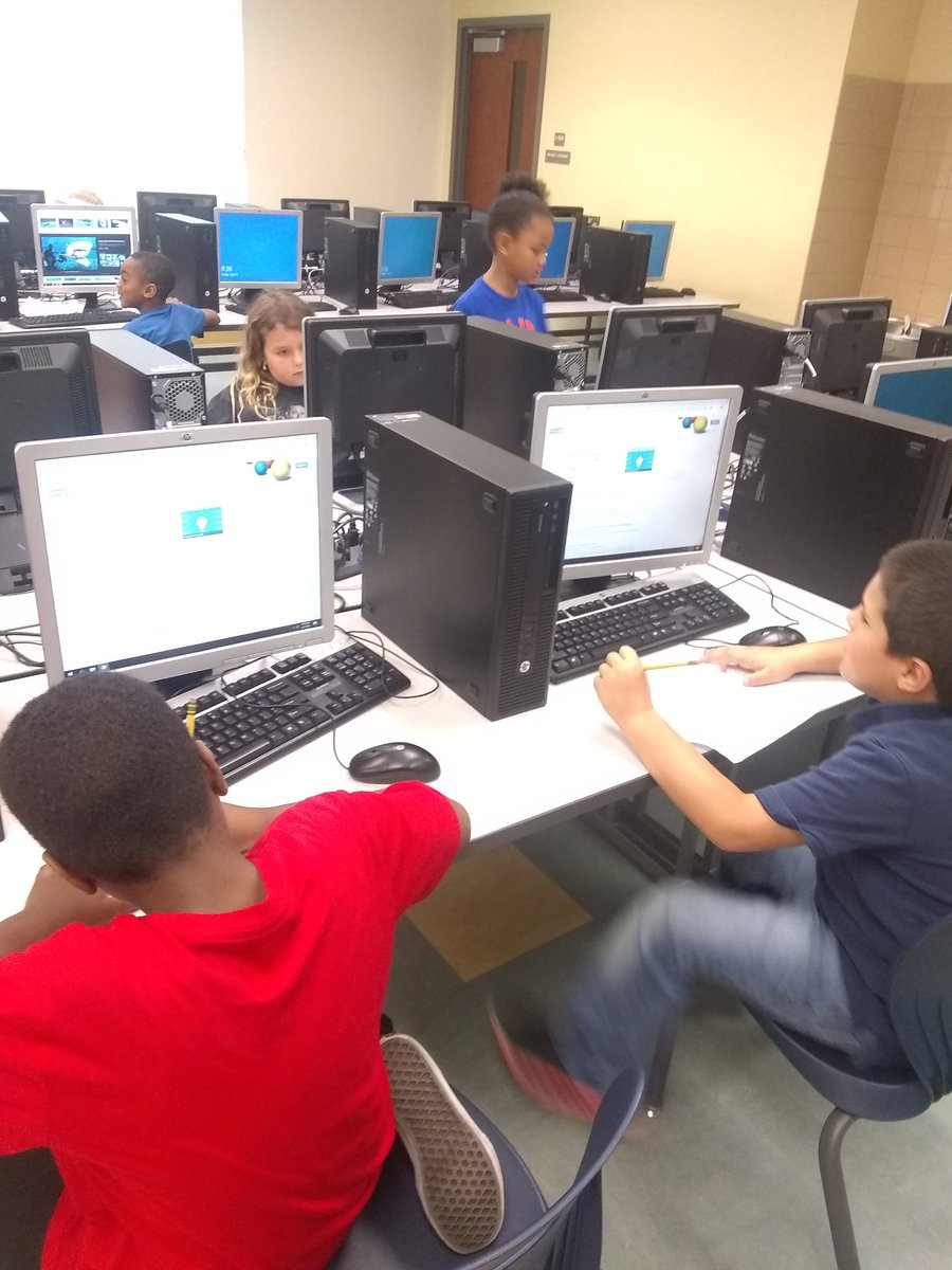berwick1525's tweet photo. Started researching our lagoon animals. When research is complete, they will create a PowerPoint to present during our @moonshotmoment informance. #vbevibe #MoonshotInAction #moonshotacademy https://t.co/KNu9A8Upk4