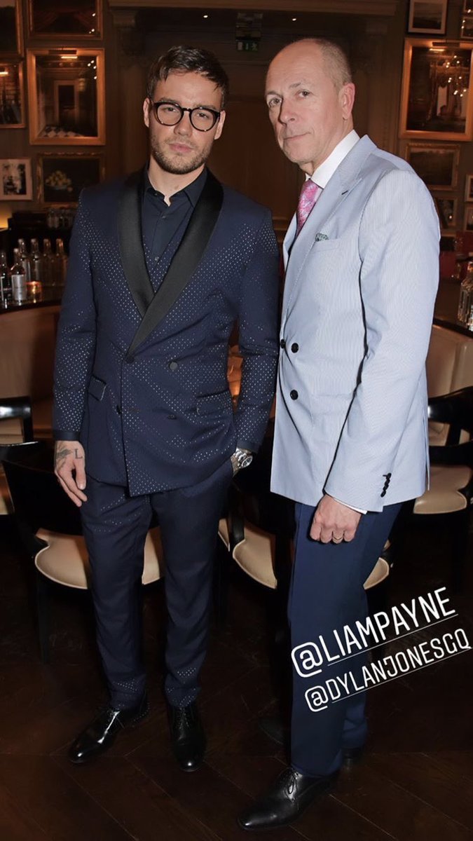 imallaboutpayno's tweet photo. Raise your hand if you also love Liam Payne with glasses 🤓😍❤️ https://t.co/r1Nwccl7Vk