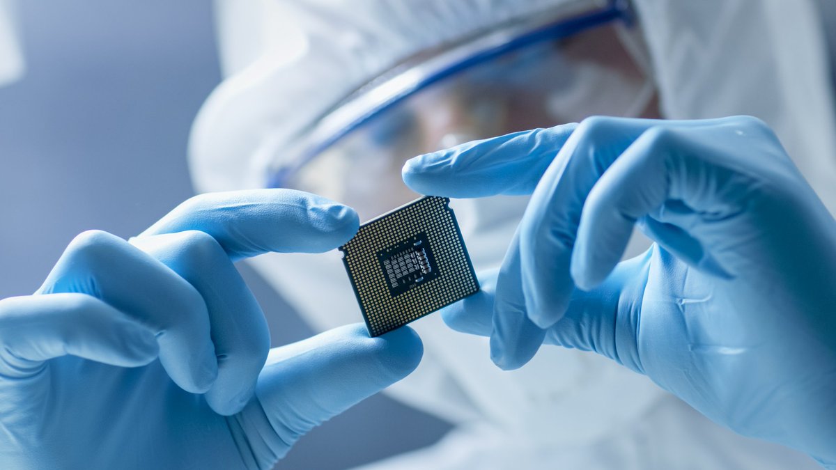 kxsystems's tweet image. #FastBigData analytics in #semiconductor manufacturing is poised to transform the industry, with huge savings made possible through high-performance sensor data analytics: bit.ly/2F1xl8W #PoweredByKx #kdb+