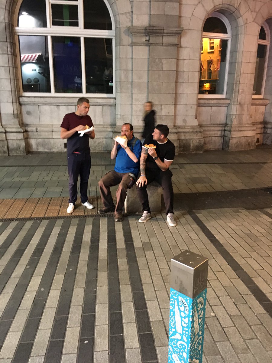 EmseeHammered's tweet photo. @OfficialAslan @DamoDempsey Great weekend in #Cork #SeaFest19 @TheMETCork and well looked after by @joco2205 ,  ye can't beat a bit of #FastAls to finish off a session. Thanks @DamoDempsey @OfficialAslan https://t.co/SLRNLh8aRk