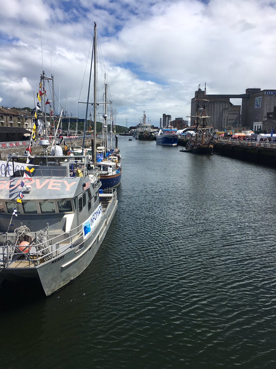 EmseeHammered's tweet photo. @OfficialAslan @DamoDempsey Great weekend in #Cork #SeaFest19 @TheMETCork and well looked after by @joco2205 ,  ye can't beat a bit of #FastAls to finish off a session. Thanks @DamoDempsey @OfficialAslan https://t.co/SLRNLh8aRk
