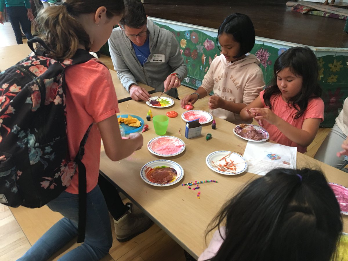 BGCbelong's tweet image. On Friday, BGC Foundation Board Member and Chair at @Odlum_Brown, Ross Turnbull, joined our kids to #UnplugToConnect!