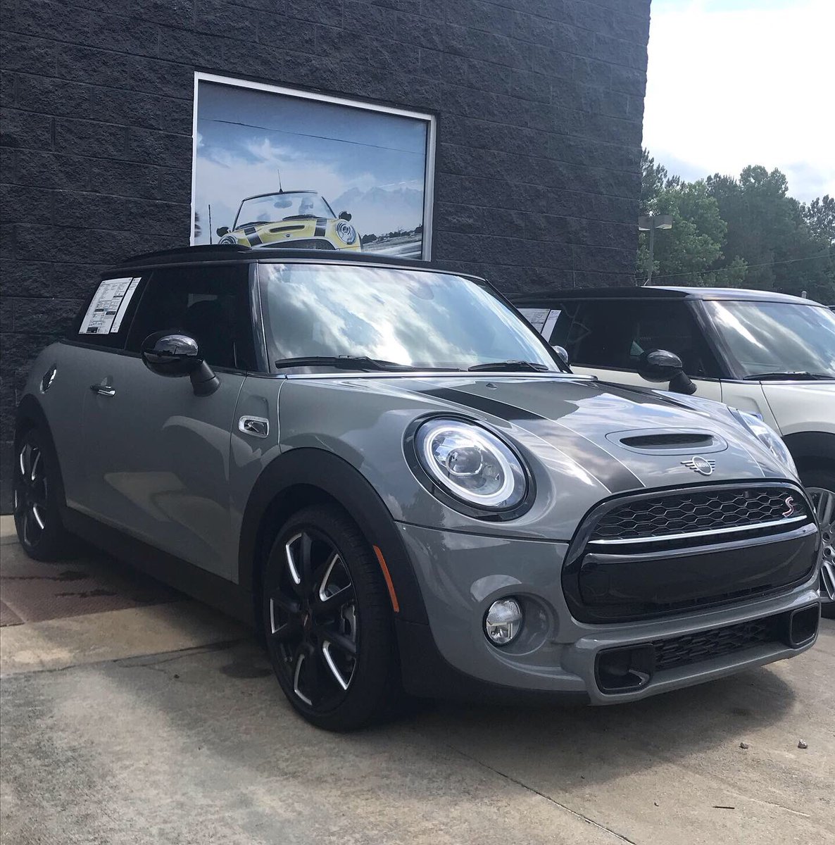 HendrickMINI's tweet photo. FEATURED CAR OF THE WEEK: Moonwalk Grey Metallic 2019 MINI Cooper S Hardtop 2 dr with Manual Transmission. It’s a rare breed lately, and this one won’t last long! Test drive it today! #manualMINI #MINIhardtop #MINI #hendrickmini #miniusa #motoringaroundcrowntown #letsmotor https://t.co/O0458ydIit