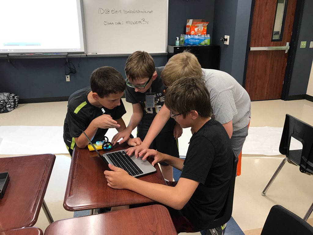 TCodecamp's tweet image. Great first day at Coding Camp!! Like the teamwork!!