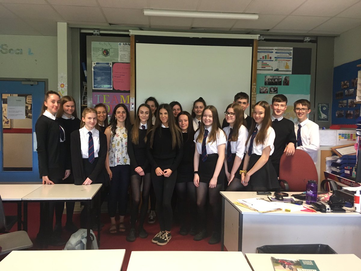 GryffeModies's tweet photo. Last day 2009 vs last days 2019. Still dressing up and having a fantastic time. Gryffe has given me the best 11 years! Going to miss the staff and pupils 😢💕@GryffeHighSch https://t.co/25fHNGY5eB