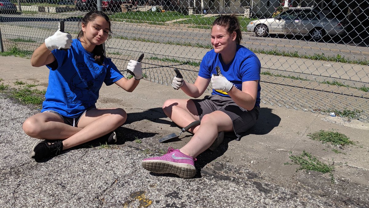 MrsBVCforBSM's tweet photo. Had a blast today working in the Sheffield neighborhood of KC with @YWmissions and Ms. Meagher and Ms. Van Cleve's @bsmredknights teams. Marcella and Mark are true gems in their community. We feel blessed to have had the opportunity to work with them! #BeChanged #YW2019 https://t.co/4Tt2KQYs6t