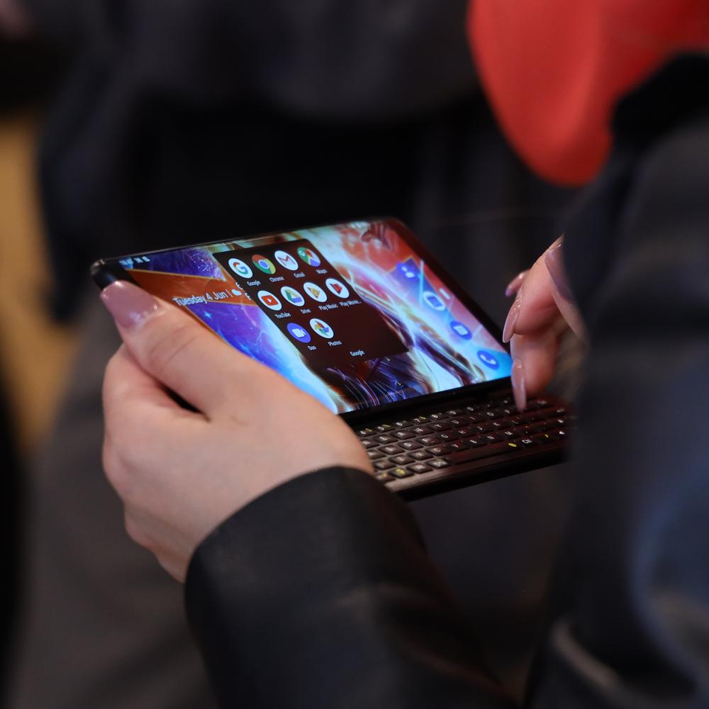 thefxtec's tweet photo. Landscape keyboard is perfect for those who love long nails https://t.co/6p1MZcsMKm #Pro1 #FunctionisKey #BringitBack #Retro #qwerty #Mobile #Android https://t.co/RnZwA38sCP