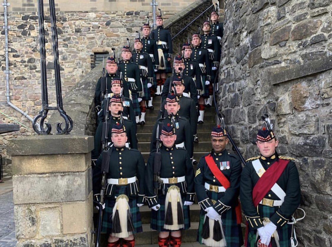 2_SCOTS's tweet photo. 1 Platoon, A Coy 2 SCOTS & The Pipes & Drums had the privilege to provide the guard and musical spectacle at #EdinburghCastle today to celebrate the birthday of HRH The Duke of Edinburgh.
#HappybirthdayHRH
#castleguard
#weareinfantry #jockstrong #YourArmyNeedsYou @RoyalFamily https://t.co/7ywFhkPFiv