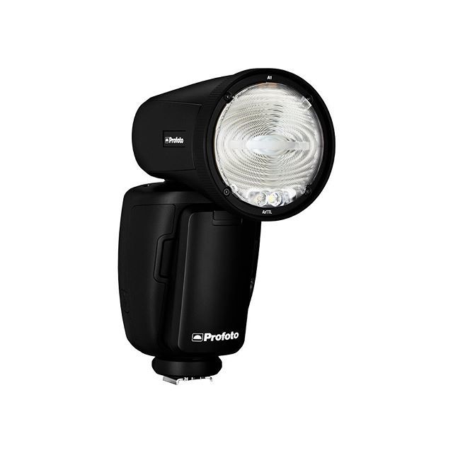 alquicam's tweet photo. En #Alquicam tenemos disponible toda la gama de #flash de #Profoto @profotospainofficial 
Os presentamos al pequeño de nuestra familia el #A1 y el nuevo #A1X. Disponibles en todas sus versiones con el #AirRemoteTTL y el #ProfotoConnect
… https://t.co/dQyiwwrzUd https://t.co/dk6pEnnyEN