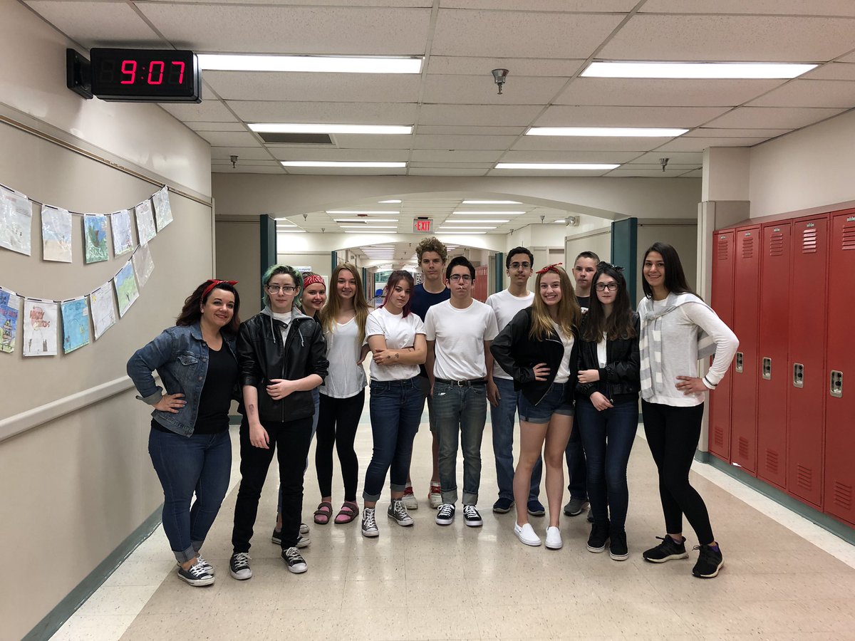 ginalustig's tweet photo. Shoutout to my kiddos that participated in The Outsiders (be a Soc or Greaser) day. They all looked ‘tuff enough’! #staygoldponyboy #TheOutsiders https://t.co/jHWBAx275q