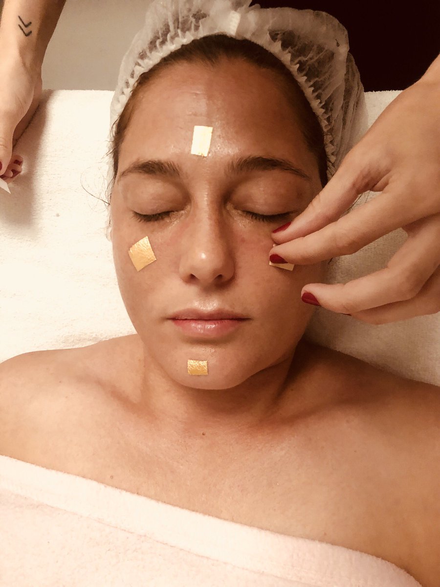 renovathermal's tweet photo. Disfrutando del fantástico ritual de hoy en nuestra escuela de Spa de Marbella, “Oro, Perlas y Diamantes”., 🤩🤩una combinación de cosméticos de lujo, que ha conquistado a alumnas y modelos, además de dejarles la piel aterciopelada y luminosa🤩

https://t.co/Q5wfeiHFux https://t.co/kuLvKuqY4m