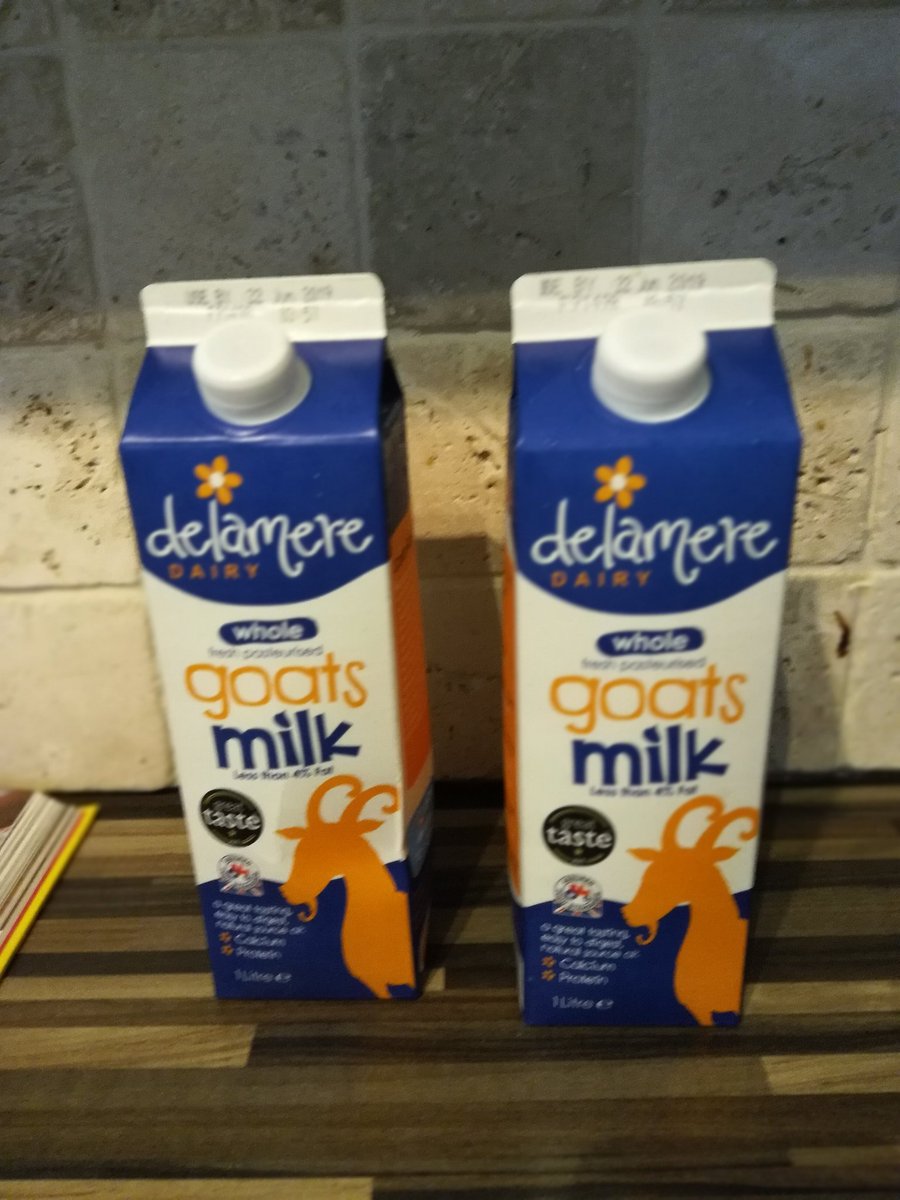 MikeyRaveyGravy's tweet image. Making goats cheese paneer. I didn't think the milk had much favour when it was cold but now it's starting to boil I can smell the goats! I'm hoping it will produce a stronger tasting paneer. #DepthYear #YearOfDepth #GoatsCheese #Paneer #Curry