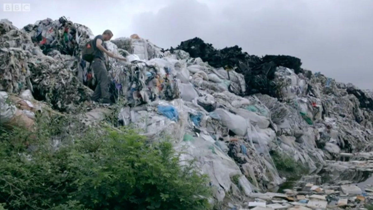 Absolutely shocking exposé of the failiings of the plastic industry. Heroic work by <a href="/HughFW/">Hugh Fearnley-Whittingstall</a> Focus MUST be on reducing how much we use, limiting to essential uses. This is a human as well as environmental tragedy  #WarOnPlastic