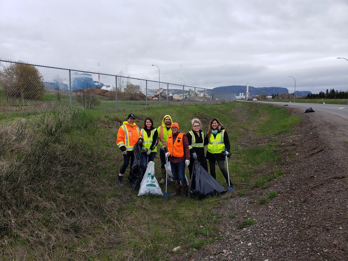 pfresolu's tweet photo. Toutes nos félicitations aux participants à l’initiative Spring Up to Clean Upde cette année. Votre attachement à la collectivité et à l’environnement nous inspire grandement! @ECOSUPERIOR #springuptbay https://t.co/lj7aXjfM5T