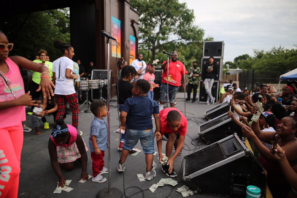 VividDope's tweet photo. #GentrifyTheMonument https://t.co/Bmj49g1Vaz